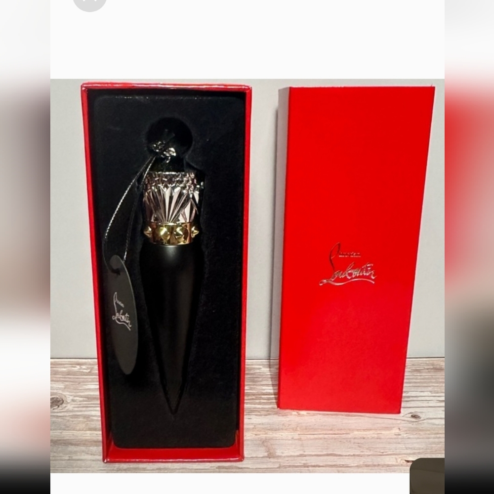 Christian Louboutin Matte Velvet Red Lipstick- RED DRAMADOUCE - Picture 5 of 9